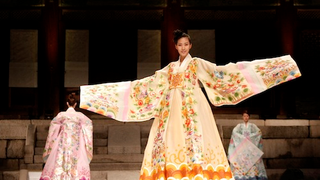 This Korean Dress Deserves A Big Hand